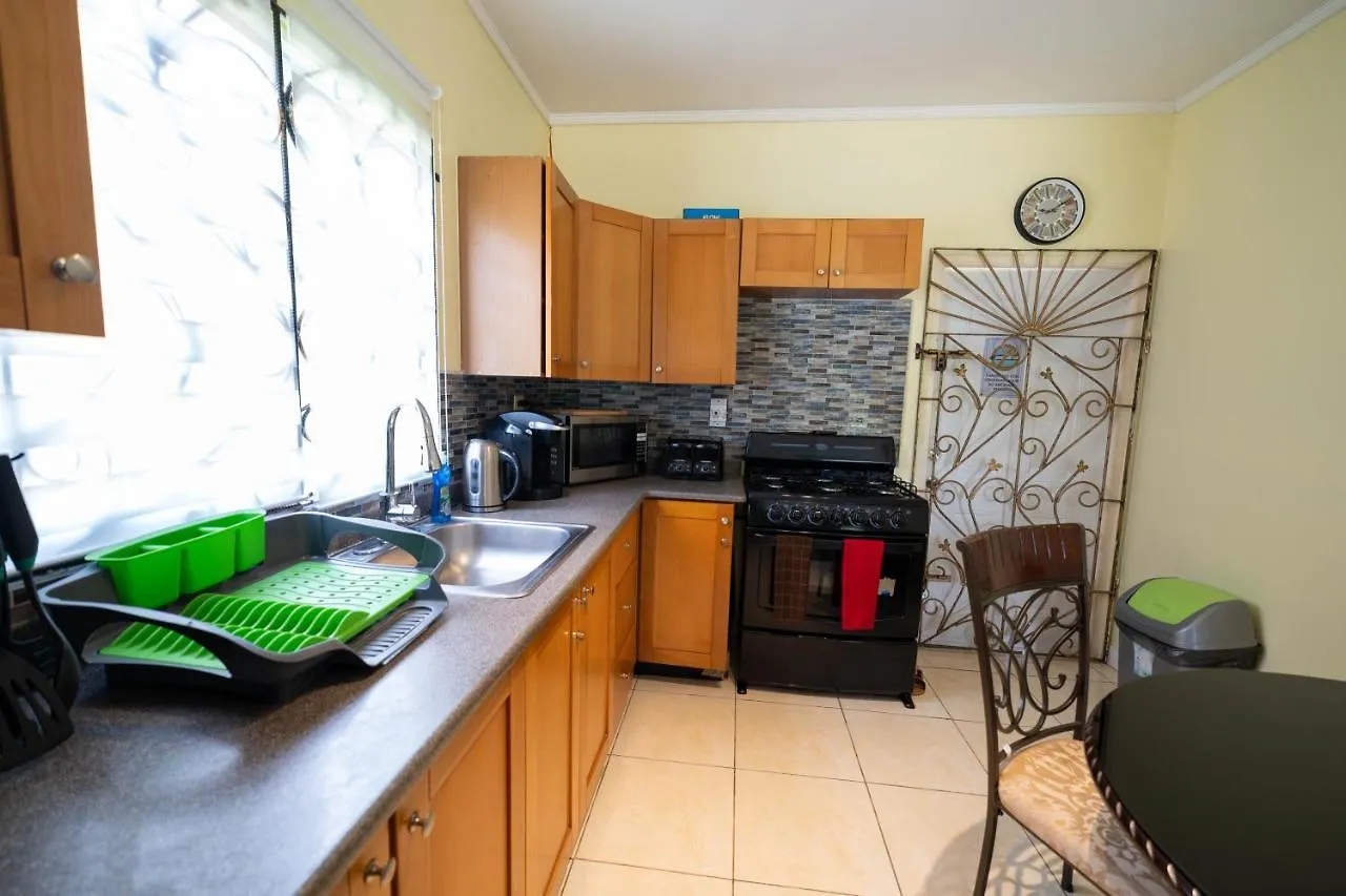 بيت للعطل Nickels Garden Villas مونتيغو باي
